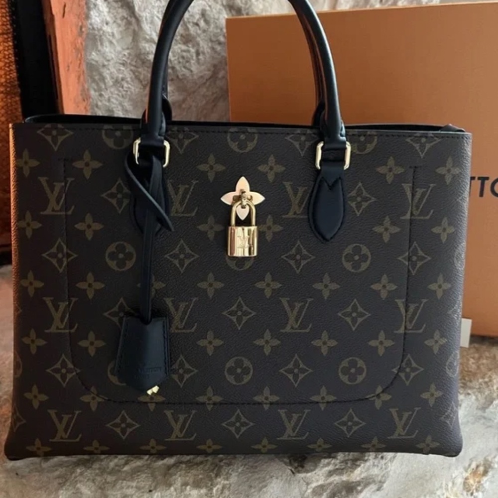 This is an Authentic LOUIS VUITTON Tote handbag that has been discontinued - Picture 2 of 3